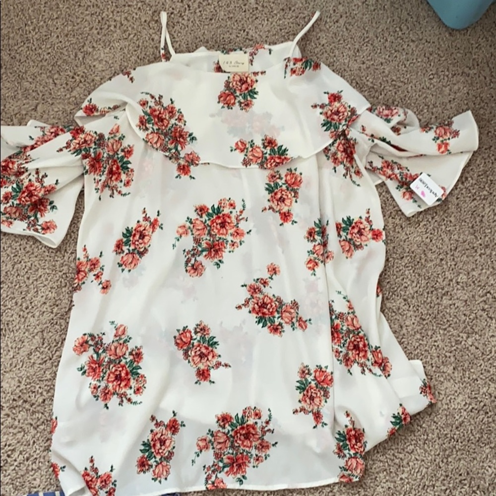 Blouse cold shoulder